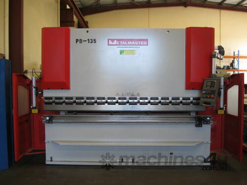 caption Shaw - Demo Metalmaster 3200mm x 135 ton Hydraulic Pressbrake with Laser Guarding