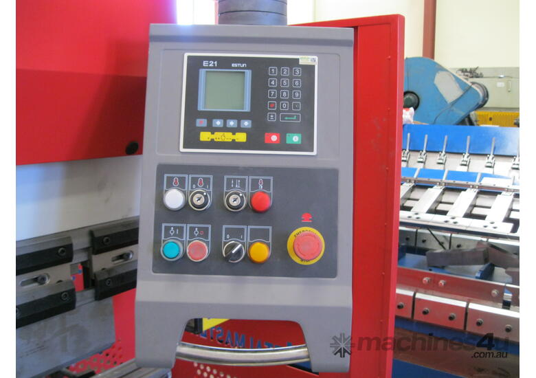caption Shaw - Demo Metalmaster 3200mm x 135 ton Hydraulic Pressbrake with Laser Guarding