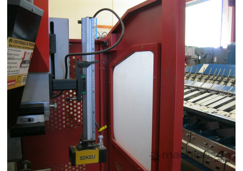 caption Shaw - Demo Metalmaster 3200mm x 135 ton Hydraulic Pressbrake with Laser Guarding