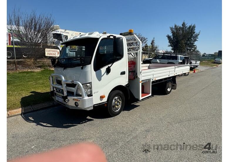 caption Truck Hino 300 617 Ex-govt Car license 6 speed manual 1ECN926 SN1665