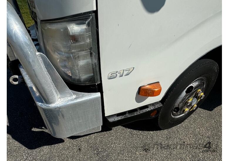 caption Truck Hino 300 617 Ex-govt Car license 6 speed manual 1ECN926 SN1665