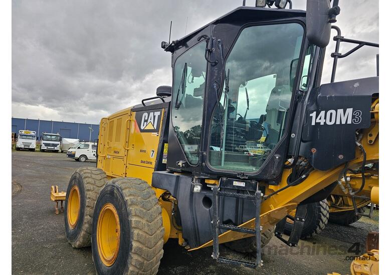 caption 2015 CATERPILLAR 140M3 WITH TRIMBLE GPS SYSTEM