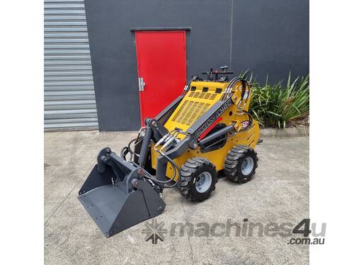 Commando AM235PW Mini Skid Steer Loader | 23HP Briggs & Stratton Engine | Optional Joystick Controls