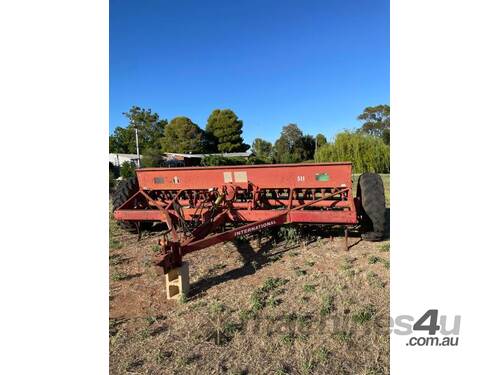 caption INTERNATIONAL 511 COMBINE