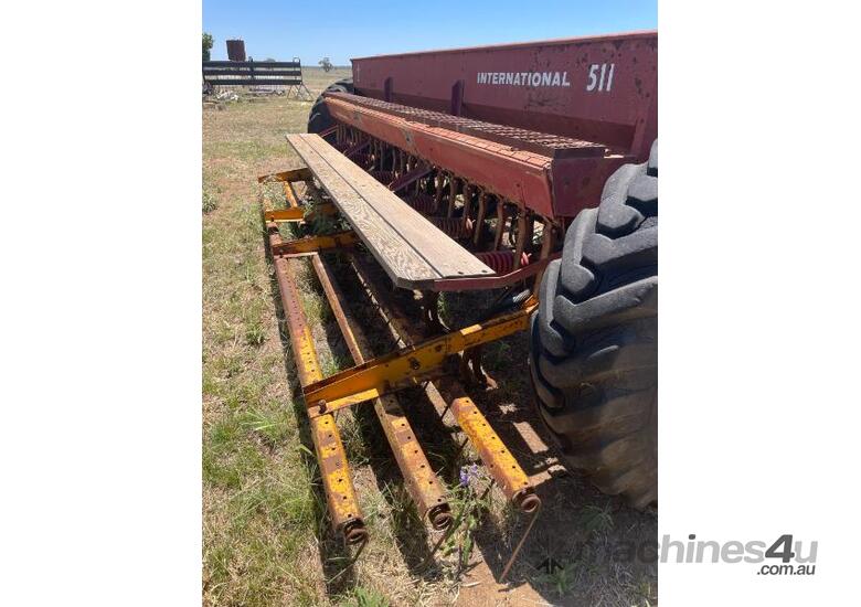 caption INTERNATIONAL 511 COMBINE