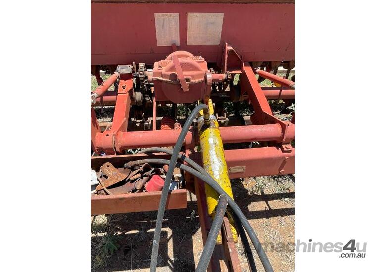 caption INTERNATIONAL 511 COMBINE
