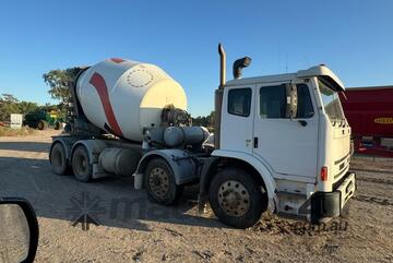 Iveco 2004   8x4 Cement Mixer