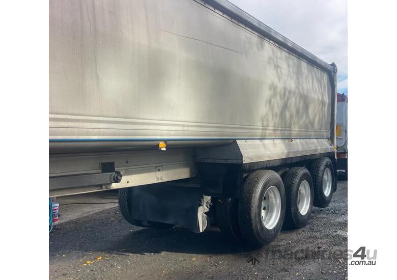 2006 Muscat Tri Axle TOA Grain Tipper