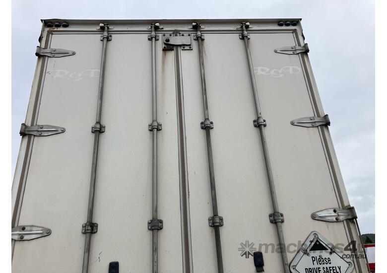 caption 2004 Vawdrey VBS3 Tri Axle Curtainside B Trailer