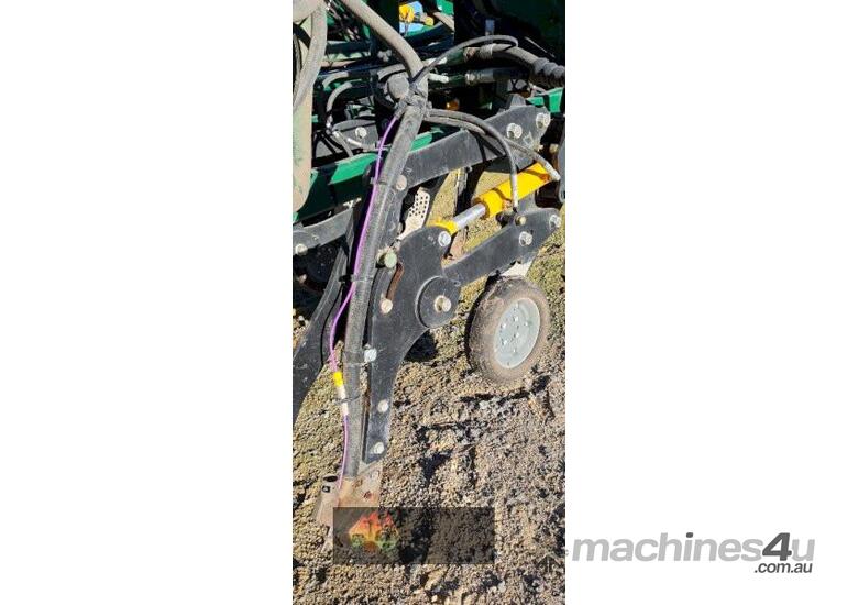 caption (8737) 2021 Simplicity 304 Territory Planter
