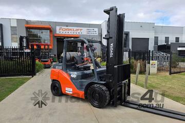 Toyota 4T Forklift with Tyne Positioners (Unit#:U891)