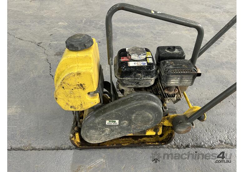 caption Wacker Neuson Vibrator Compactor Plate
