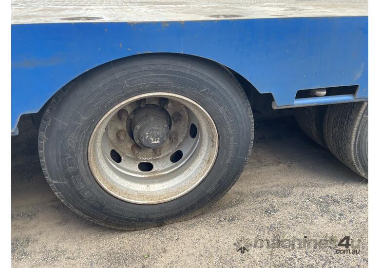 caption 2023 AAA Trailers MTAWLL Tri Axle Drop Deck Widener