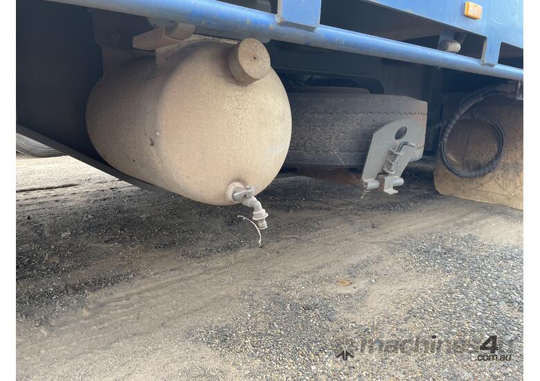 caption 2023 AAA Trailers MTAWLL Tri Axle Drop Deck Widener