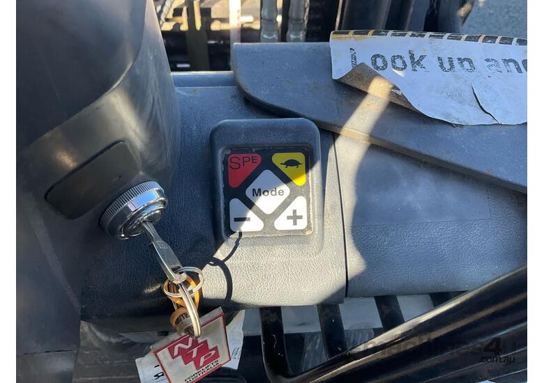 caption 2014 TCM Forklift