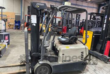 Crown 3wheeler Container Mast Side Shift Great Batt Good Tires Works Everyday Crown 3wheeler Container Mast Side Shift Great Batt Good Tires Works Everyday