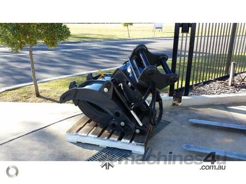 caption BETTA BILT BUCKETS 20 TONNE 360 HYDRAULIC GRABS