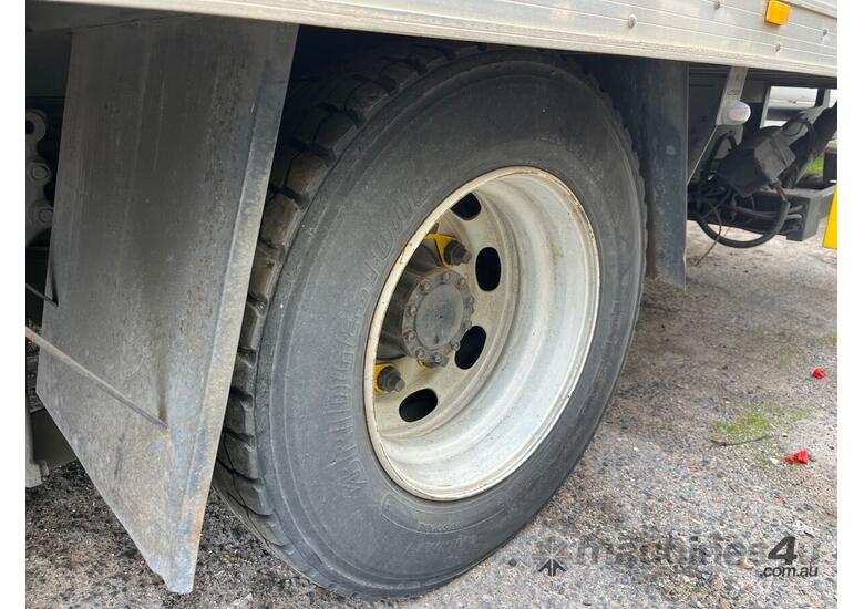 caption 2010 Isuzu FSR850 Pantech