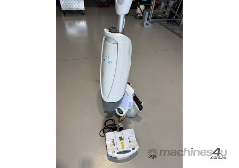 **2 IN STOCK** i-mop XL Pro + 1 set of batteries and charger