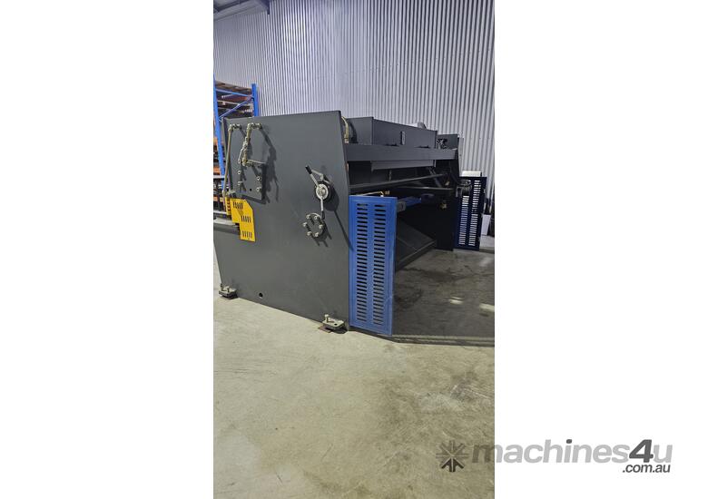 caption Asset industrial guillotine programmable back gauge