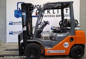 Wollongong Forklift: 2015 Toyota 2.5T, LPG, 3-Stage Container Mast, 4.5m Lift!