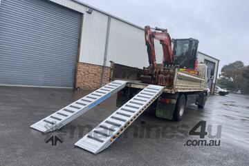 3.5m - 6Tonne Heavy Duty Rubber Track, Rubber Tyre Machinery Loading Ramps