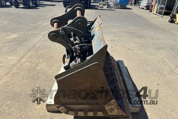 BBB 1400mm Hydraulic Tilting Excavator Bucket.