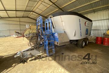 2022 Penta 8030 Hurricane Feed Mixer