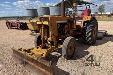 Chamberlain Champion 306 Tractor