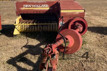 SPERRY NEW HOLLAND 426 SQUARE BALER.