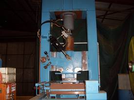 hydraulic  guilotine - picture0' - Click to enlarge