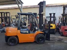 TOYOTA 7FG35 FORKLIFT 3.5 TON 4.5M LIFT NEW PAINT - picture0' - Click to enlarge