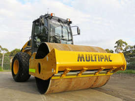 MULTIPAC 112H Smooth Drum Vibrating Roller  - picture1' - Click to enlarge