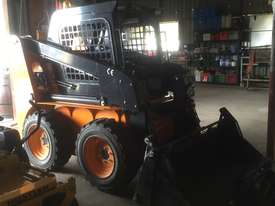 Cougar 5700 series skid steer  - picture2' - Click to enlarge