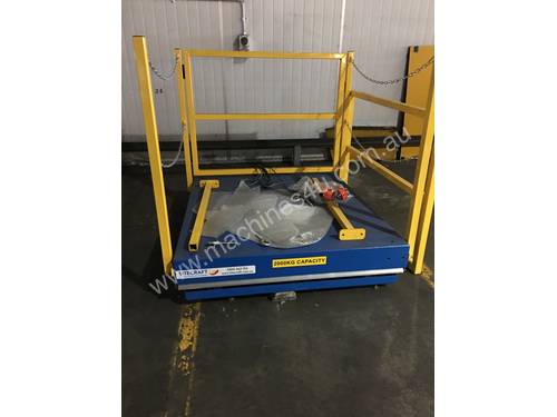 Hydrualic Lifting Platform for Pallets. Size 1350x1200mm, 2000KG Capacity, Lifting height of 820mm