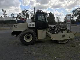 18 ton vibrating roller - picture0' - Click to enlarge