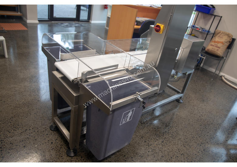caption Metal Detector/Checkweigher Combo Machine