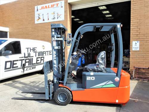 2T 3 Wheels Electric Forklift 