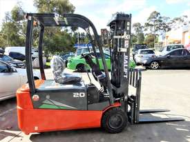 2T 3 Wheels Electric Forklift  - picture0' - Click to enlarge