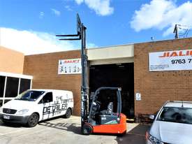 2T 3 Wheels Electric Forklift  - picture1' - Click to enlarge