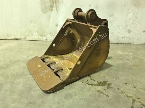 530MM BUCKET WITH TEETH AND BLADE SUIT 3-4T EXCAVATOR E042