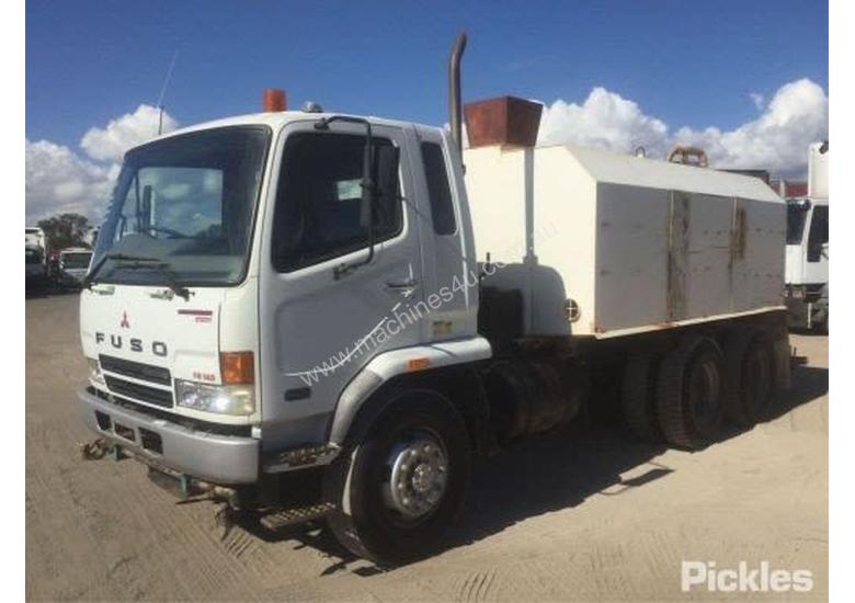 caption 2006 Mitsubishi Fighter FN14.0