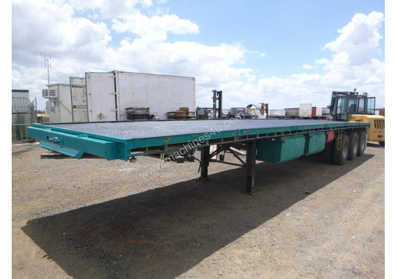 caption Haulmark B/D Lead/Mid Flat top Trailer