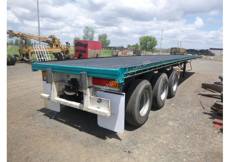 caption Haulmark B/D Lead/Mid Flat top Trailer