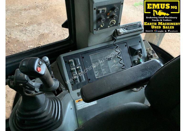 caption 2000 Case 580LE Backhoe, 5500hrs, attachments. MS488