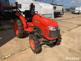 Kubota L3250 - picture0' - Click to enlarge