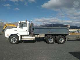 Freightliner FL112 - picture2' - Click to enlarge