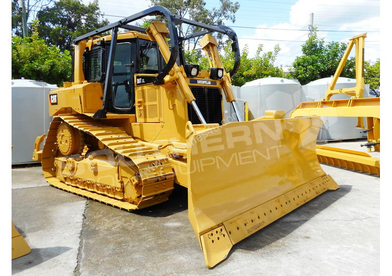 caption Caterpillar D6T XL Bulldozer DOZCATRT