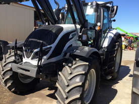 Valtra  T154H FWA/4WD Tractor - picture1' - Click to enlarge