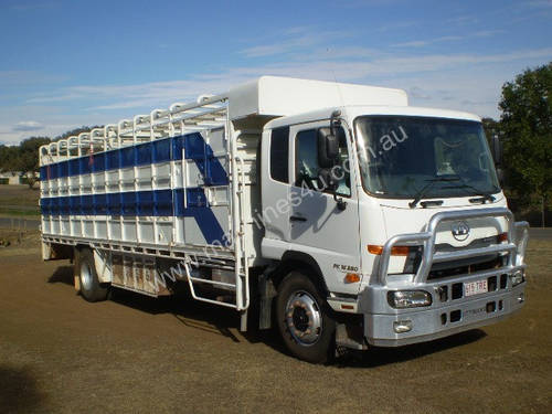 UD PK16 280 Stock/Cattle crate Truck